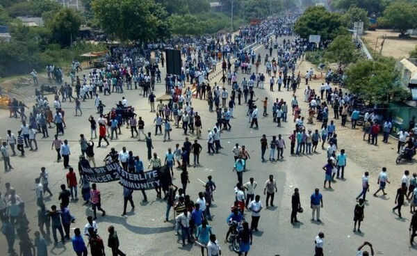 Ινδία: Η αστυνομία άνοιξε πυρ εναντίον διαδηλωτών - 9 νεκροί