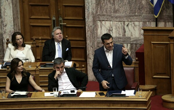 Τσίπρας: Φερέφωνο του Σαμαρά ο Μητσοτάκης - Δώρο η πρόταση δυσπιστίας