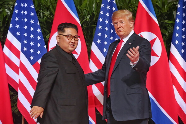 Το 50% των Αμερικανών επικροτεί τον Τραμπ για τους χειρισμούς του στο βορειοκορεατικό
