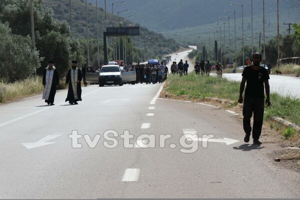 Αμφισσα: Οδοφράγματα και φωτιές στην εθνική μετά την κηδεία της 13χρονης