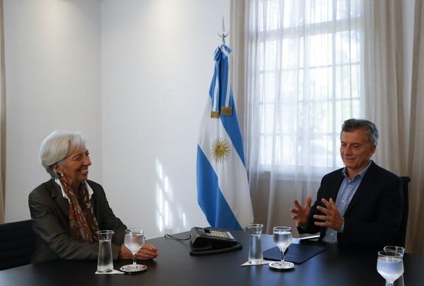Η Αργεντινή ξανά στο ΔΝΤ - Συμφωνία για πρόγραμμα διάσωσης 50 δισ. δολαρίων