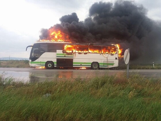Κεραυνός χτύπησε λεωφορείο στην Αλεξανδρούπολη - ΦΩΤΟΓΡΑΦΙΕΣ
