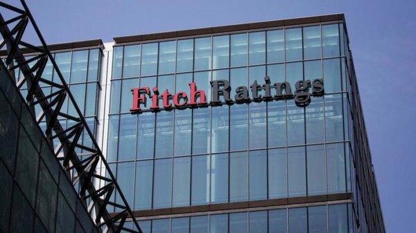 Fitch για χρέος: Kαθοριστικοί οι όροι ελάφρυνσης για την πορεία της ελληνικής οικονομίας