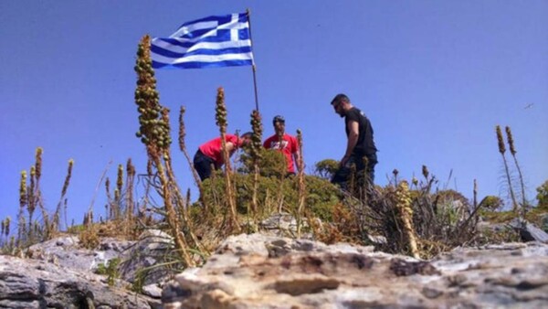 «Θα βουτάς τη γλώσσα σου στο μυαλό σου» απαντά στον Καμμένο ο νεαρός που ύψωσε τη σημαία στη βραχονησίδα