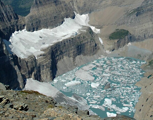 Πώς οι παγετώνες που λιώνουν αποκαλύπτουν τα μυστήρια που έκρυβαν παγιδευμένα για αιώνες