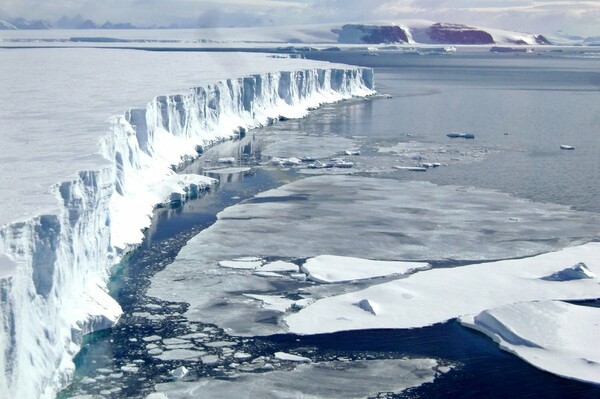 Σε ιστορικό ρεκόρ το λιώσιμο των παγετώνων του πλανήτη