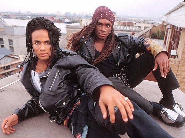 Ο ένας από τους Milli Vanilli επιστρέφει με τον άνθρωπο που τραγουδούσε πραγματικά τα τραγούδια τους