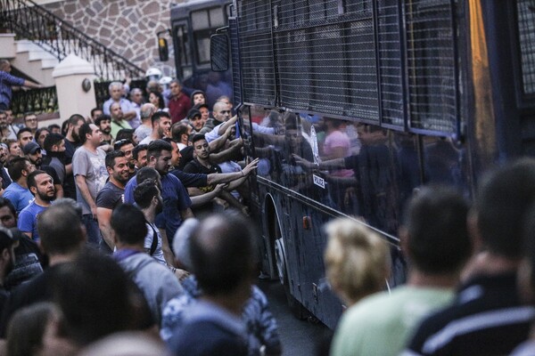 Εννέα συλλήψεις για τα επεισόδια στη Μυτιλήνη