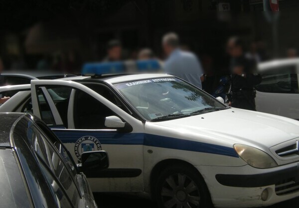Πυροβολισμοί στην Αχαρνών - Επεισόδιο μεταξύ αντιεξουσιαστών και μέλους της Χρυσής Αυγής που οπλοφορούσε
