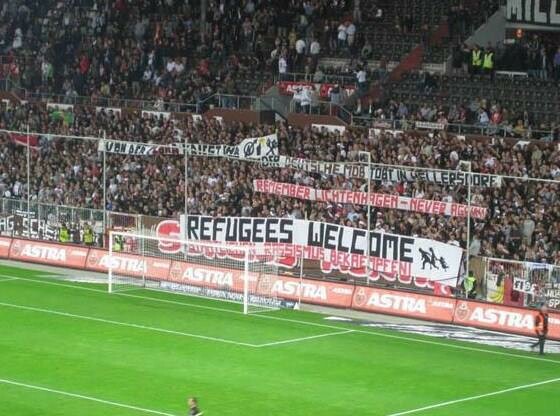Καλωσήρθες πρόσφυγα! Πανό σήκωσαν οι Γερμανοί οπαδοί σε όλα τα γήπεδα