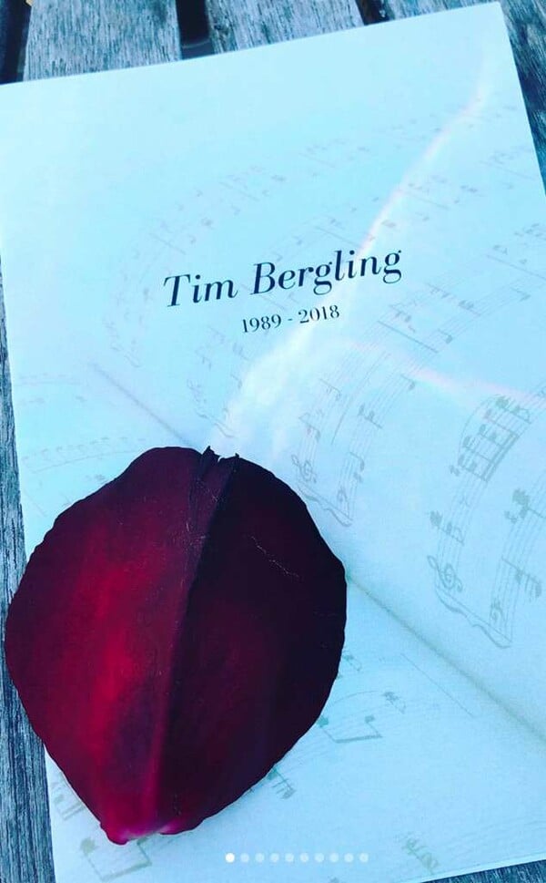 Η κηδεία του Avicii έγινε υπό άκρα μυστικότητα χθες - Η φωτογραφία του στενού του φίλου από την τελετή