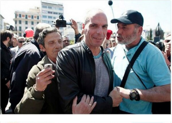 Simon Nixon: Η ανειλικρίνεια του Βαρουφάκη κόβει την ανάσα