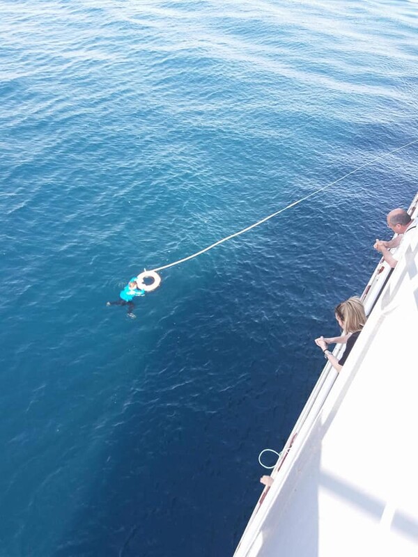 Διασώθηκε ηλικιωμένη που βρέθηκε στη θάλασσα, 5 μίλια από τον Πειραιά - Η στιγμή της διάσωσης