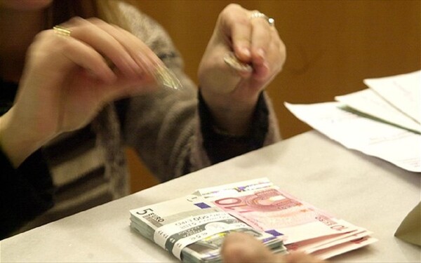 Δικηγόρος και αρχιφύλακας έσβηναν από την «μαύρη λίστα» του Τειρεσία ονόματα έναντι 3.000 ευρώ