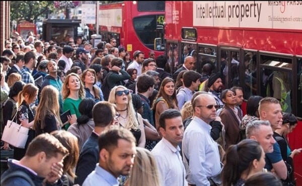 Αλαλούμ στο Λονδίνο με την απεργία του μετρό