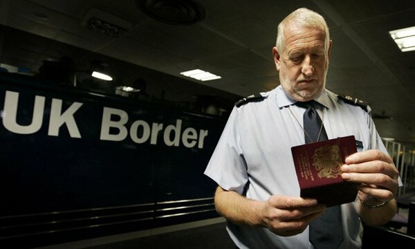 Οι Ευρωπαίοι μετανάστες στη Βρετανία θα πρέπει να έχουν εξασφαλίσει δουλειά για να πάρουν άδεια διαμονής