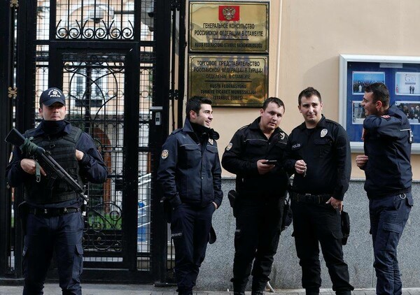 Guardian: Ανησυχία στην Αθήνα προκαλεί η κατάρριψη του ρωσικού μαχητικού