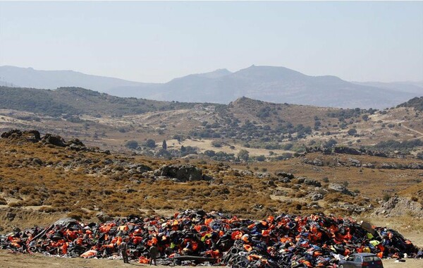 Οι 2 συγκλονιστικές φωτογραφίες του Γιάννη Μπεχράκη για το Reuters