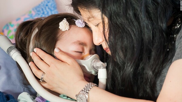 5χρονη με ανίατη ασθένεια, ζήτησε από τους γονείς της να την αφήσουν να πεθάνει