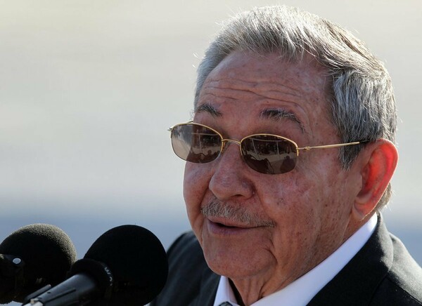 Ο Ραούλ Κάστρο προσκάλεσε τον Αλέξη Τσίπρα στην Κούβα
