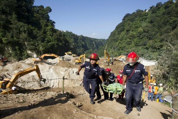 Στους 220 έχουν φτάσει οι νεκροί από την κατολίσθηση στη Γουατεμάλα