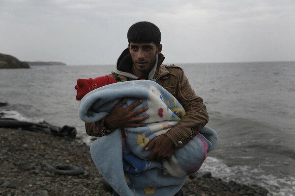 Η Κομισιόν ανακοίνωσε πως δίνει 20 εκατ. ευρώ για τους πρόσφυγες στα ελληνικά νησιά