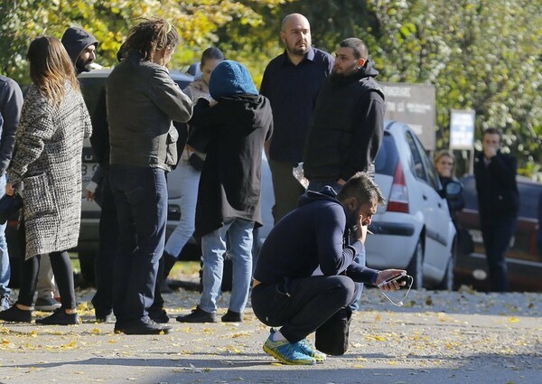 Τριήμερο πένθος για τους 27 νέους που σκοτώθηκαν σε νυχτερινό κέντρο κήρυξε η Ρουμανία