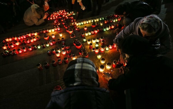 Η Ρωσία θρηνεί και οι αρχές δηλώνουν πως δεν αποκλείουν κανένα σενάριο για την αεροπορική τραγωδία
