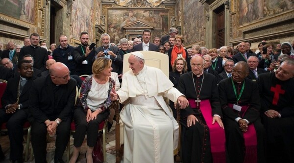 Πάπας: Φοβάμαι τους άκαμπτους κληρικούς. Δαγκώνουν!