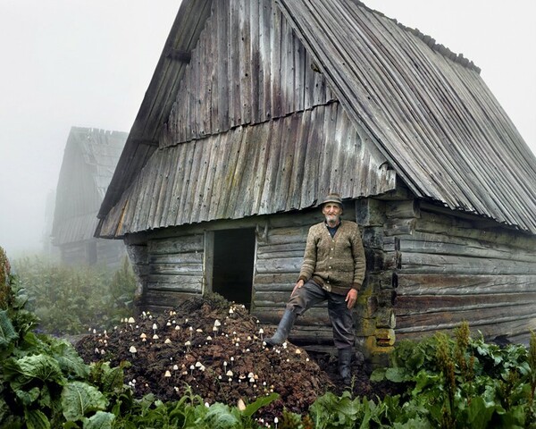 Ο Tamas Dezso φωτογράφισε με λυρικό τρόπο την αγροτική Ρουμανία