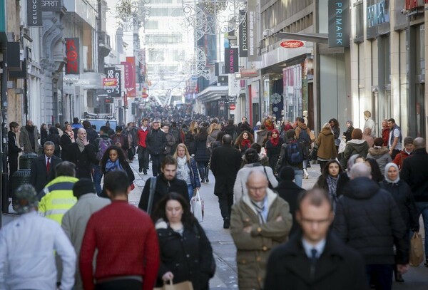 Στους δρόμους των Βρυξελλών επιστρέφουν οι κάτοικοι- Μειώθηκε το επίπεδο συναγερμού