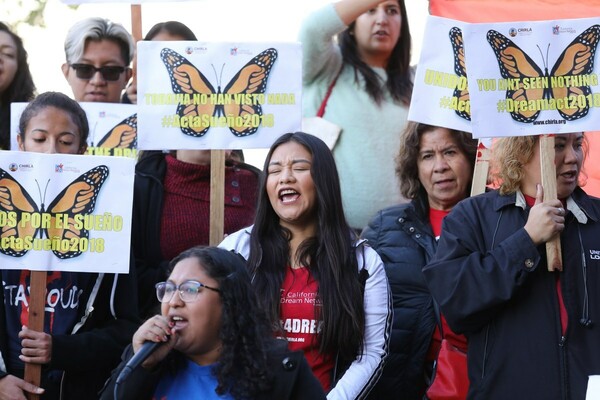 ΗΠΑ: Δικαστής ζητά την αποκατάσταση του προγράμματος DACA που προστατεύει νεαρούς μετανάστες