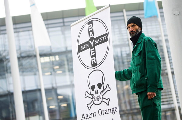 Δίκη Monsanto: Ικανοποίηση για τους πολέμιους της γλυφοσάτης- «Ιστορική απόφαση» λέει η γαλλική κυβέρνηση