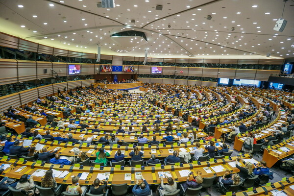 Ευρωκοινοβούλιο: Η Ευρώπη παραμένει δεσμευμένη στη Συμφωνία του Παρισιού