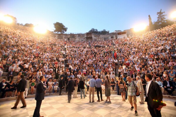 Η Νάνα Μούσχουρη στο Ηρώδειο για την «Ελπίδα» - ΦΩΤΟΓΡΑΦΙΕΣ