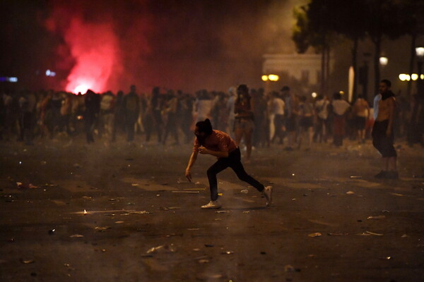 Σοβαρά επεισόδια στο Παρίσι αμαύρωσαν τον εορτασμό της νίκης