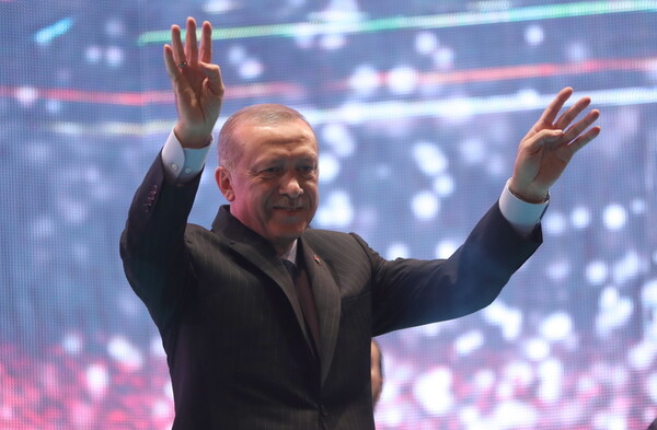 «Νέα σελίδα» στην Τουρκία: Λήγει η κατάσταση έκτακτης ανάγκης με πιο ισχυρό από ποτέ τον Ερντογάν