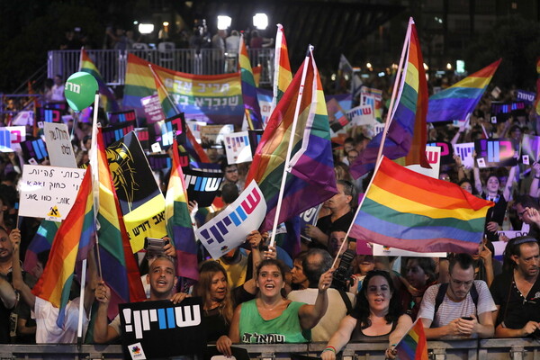 Χιλιάδες άνθρωποι στο Τελ Αβίβ φώναξαν για το δικαίωμα των ομόφυλων ζευγαριών στην παρένθετη μητρότητα