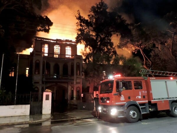 Ολοσχερής η καταστροφή του Πολεμικού Μουσείου από την πυρκαγιά