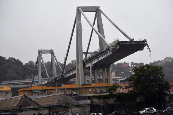 Τραγωδία στην Ιταλία: Δεκάδες νεκροί από την κατάρρευση γέφυρας - Μπορεί να οφείλεται σε κεραυνό