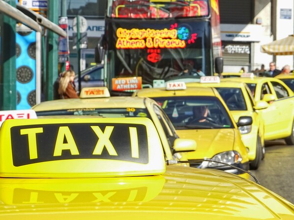 Πρόστιμα σε αγενείς ταξιτζήδες - Θα ρωτάνε για τη μουσική, απαγορεύεται να καπνίζουν και πρέπει να είναι καθαρό το ταξί