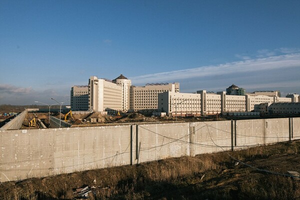 Μέσα στη μεγαλύτερη φυλακή της Ευρώπης