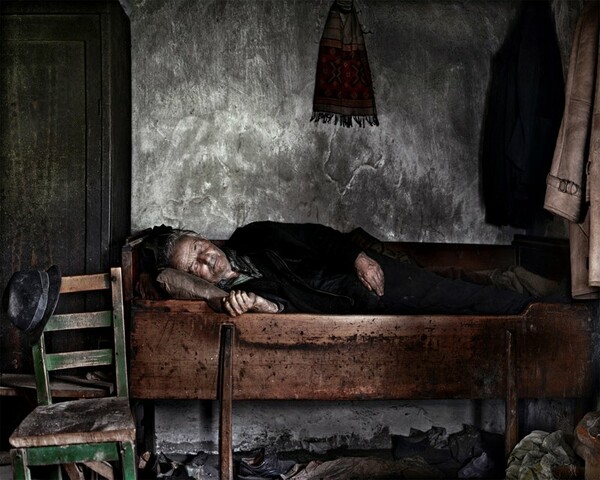 Ο Tamas Dezso φωτογράφισε με λυρικό τρόπο την αγροτική Ρουμανία