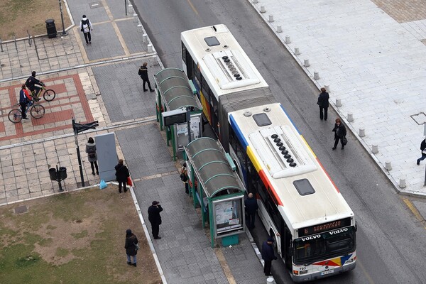 Τρεις τραυματίες από σύγκρουση λεωφορείων στη Θεσσαλονίκη