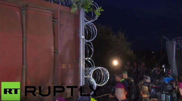 Τρένο «Mad Max» επιστρατεύουν οι Ούγγροι για να σφραγίσουν το τελευταίο σύνορο με τη Σερβία