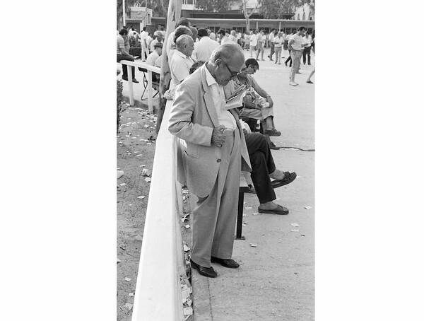 Θυμάσαι τον Ιππόδρομο του Φαλήρου; Φωτογραφίες του Δημήτρη Δήμα από το "ναό" των ιπποδρομιάκηδων