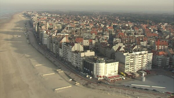 Ένα παραθάλασσιο θέρετρο στο Βέλγιο απειλείται από την θάλασσα, αλλά ο Δήμαρχος διαφωνεί με το σχέδιο διάσωσης