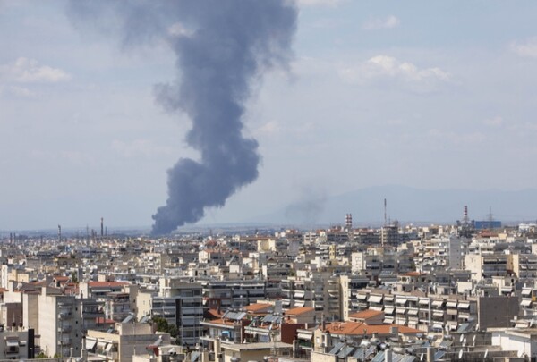 Υπό έλεγχο η πυρκαγιά σε εταιρία ανακύκλωσης στη Θεσσαλονίκη