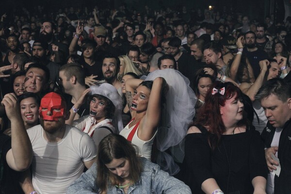 70 φωτογραφίες από ένα rave βαμμένο με αίμα -κυριολεκτικά