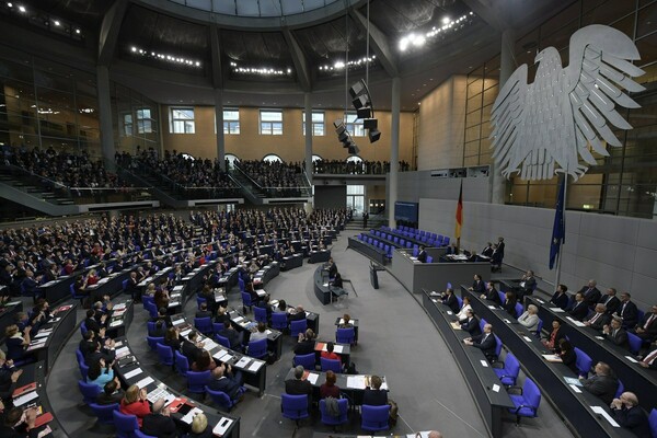 «Πράσινο φως» από το γερμανικό κοινοβούλιο για την τελευταία δόση προς την Ελλάδα